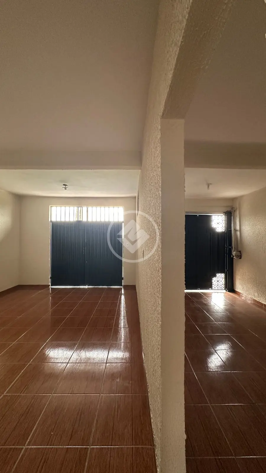 Casa à venda com 4 quartos, 319m² - Foto 2