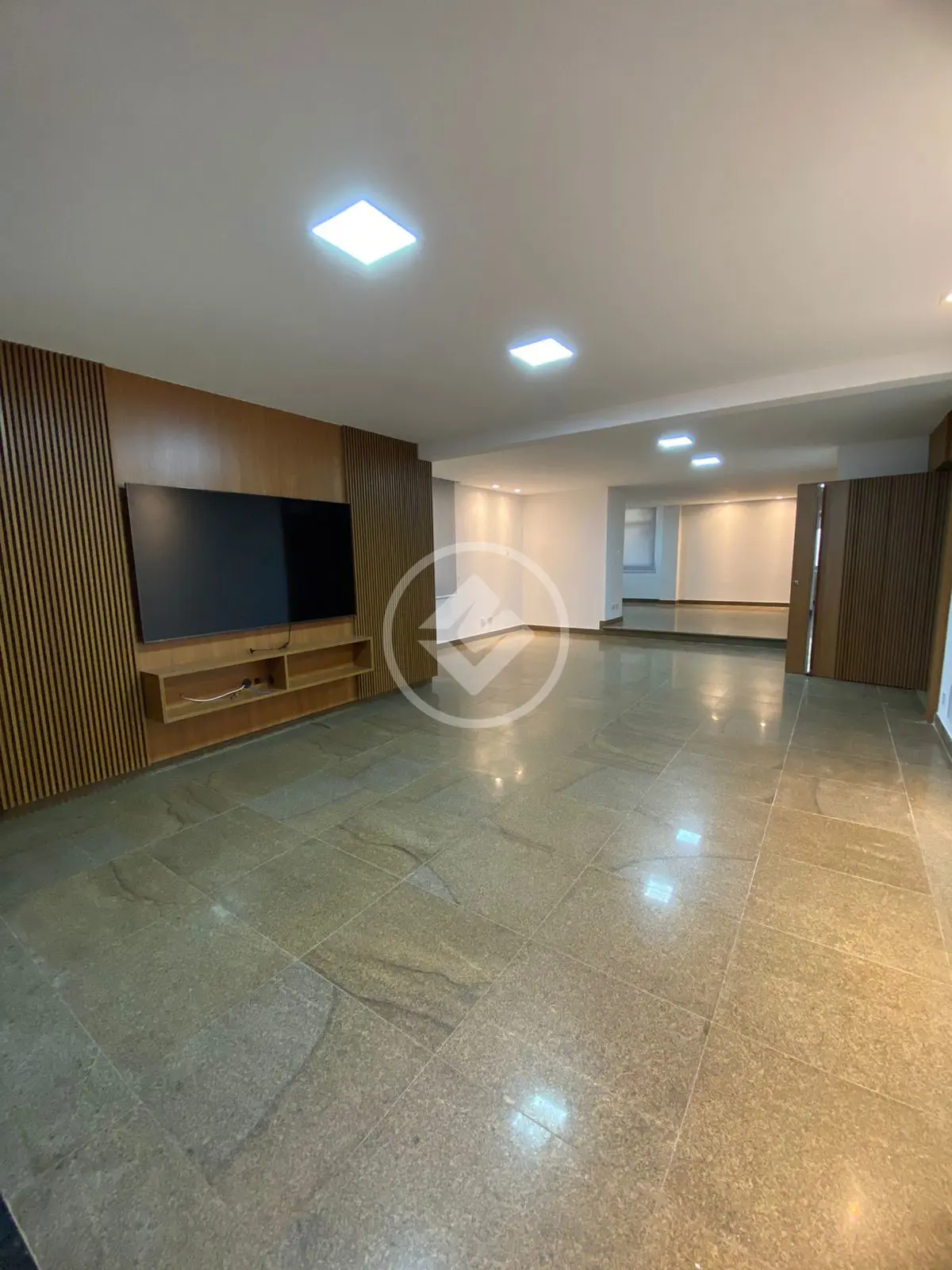 Apartamento à venda com 4 quartos, 241m² - Foto 3