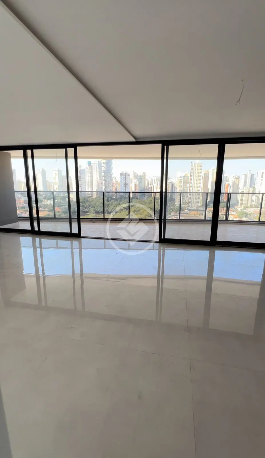 Apartamento à venda com 4 quartos, 254m² - Foto 1