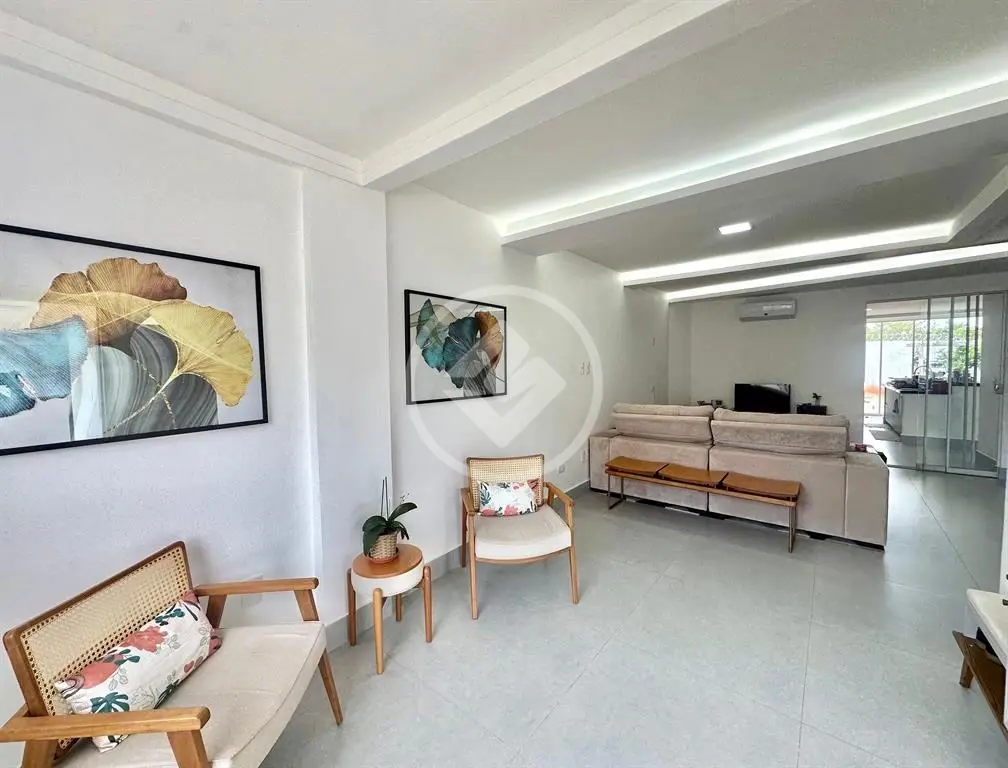 Casa à venda com 4 quartos, 202m² - Foto 4