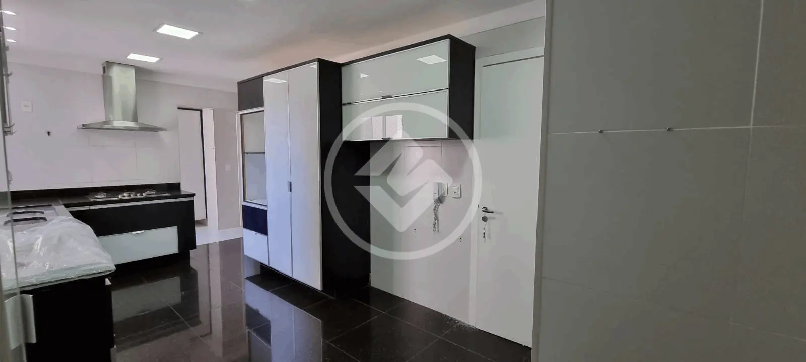 Apartamento à venda com 4 quartos, 212m² - Foto 8