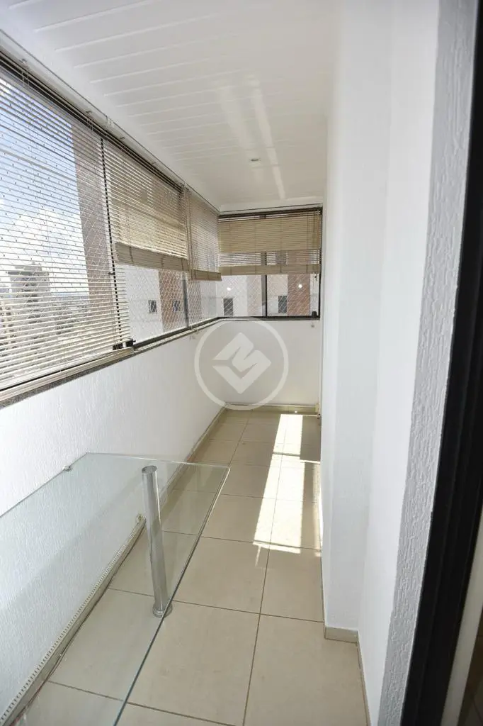 Apartamento à venda com 4 quartos, 198m² - Foto 2