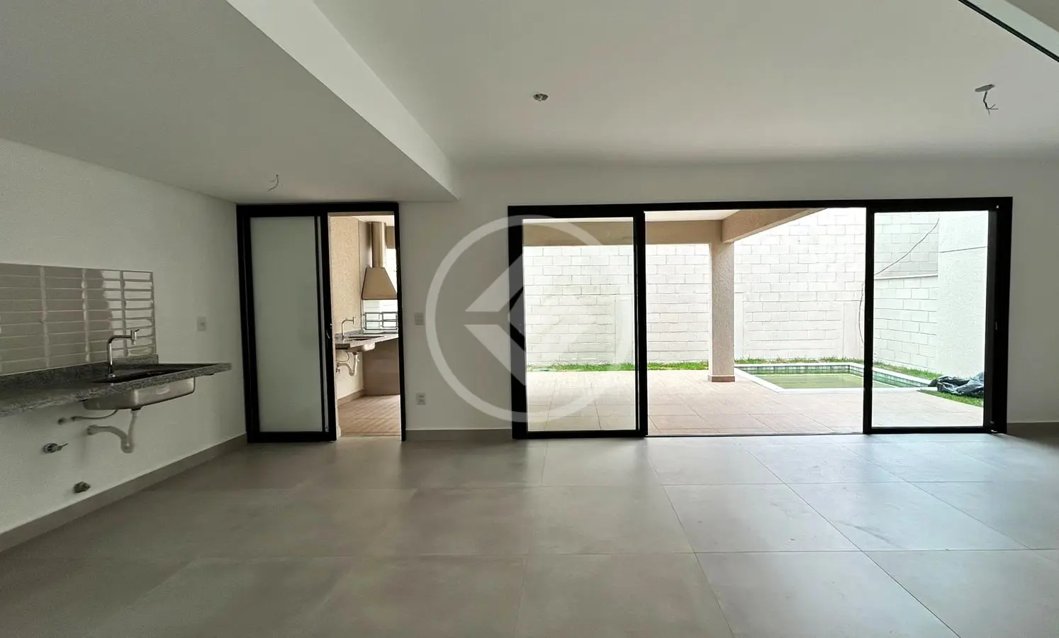 Casa à venda com 3 quartos, 150m² - Foto 3