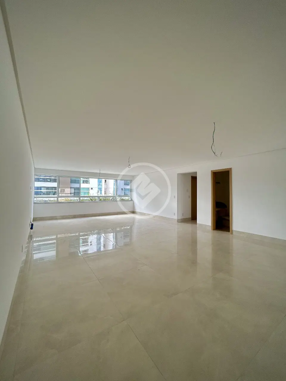 Apartamento à venda com 4 quartos, 256m² - Foto 2