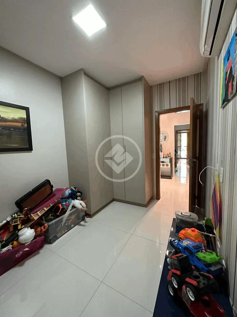 Casa à venda com 4 quartos, 240m² - Foto 4