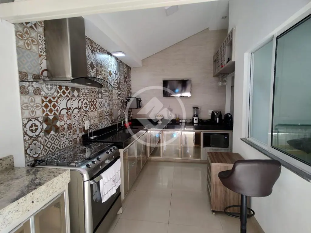 Sobrado à venda com 3 quartos, 176m² - Foto 1