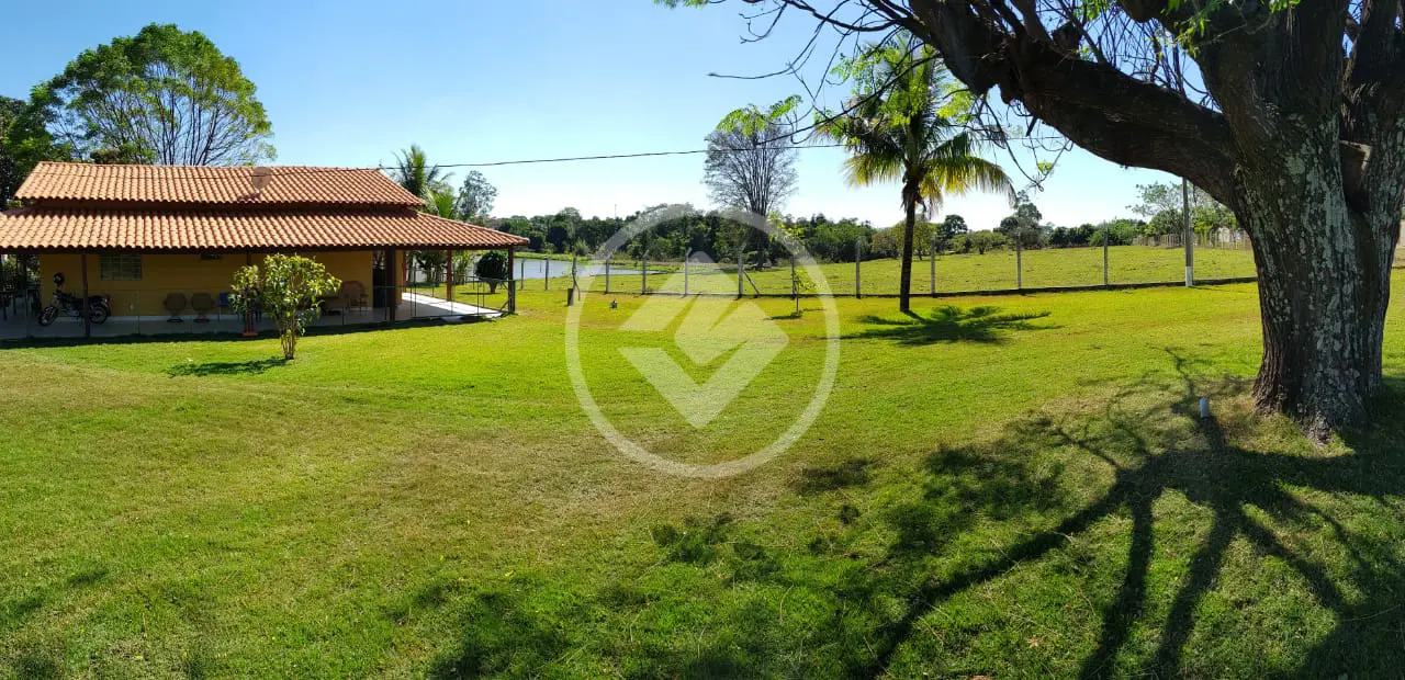 Fazenda à venda com 3 quartos, 400m² - Foto 1