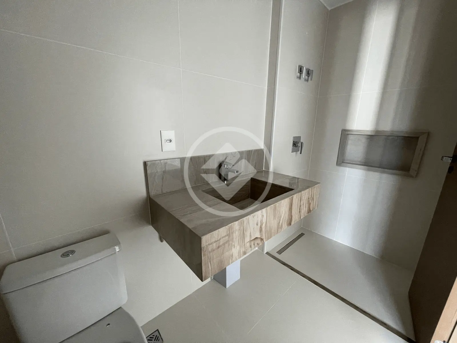 Apartamento à venda com 4 quartos, 222m² - Foto 4