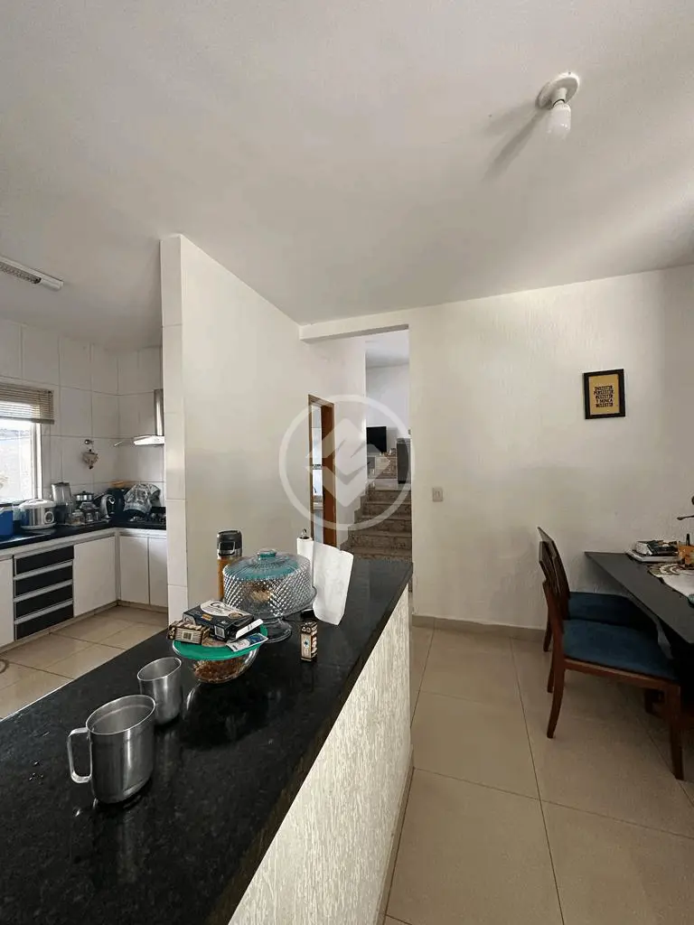 Casa à venda com 4 quartos, 182m² - Foto 5