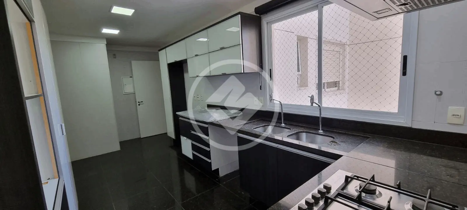 Apartamento à venda com 4 quartos, 212m² - Foto 9