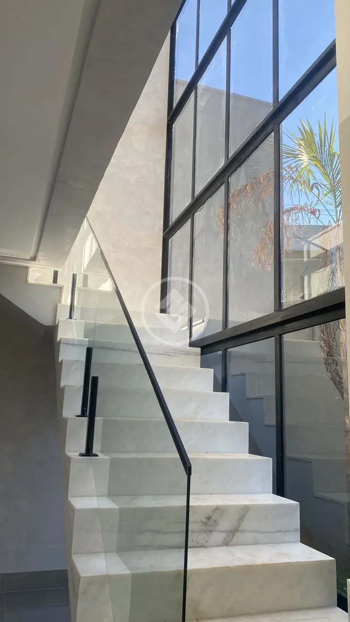 Casa à venda com 4 quartos, 309m² - Foto 3