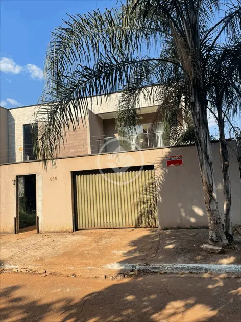 Casa à venda com 4 quartos, 290m² - Foto 1