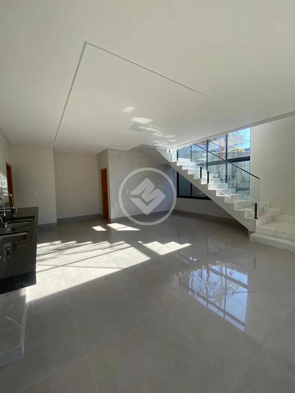 Casa à venda com 4 quartos, 309m² - Foto 2