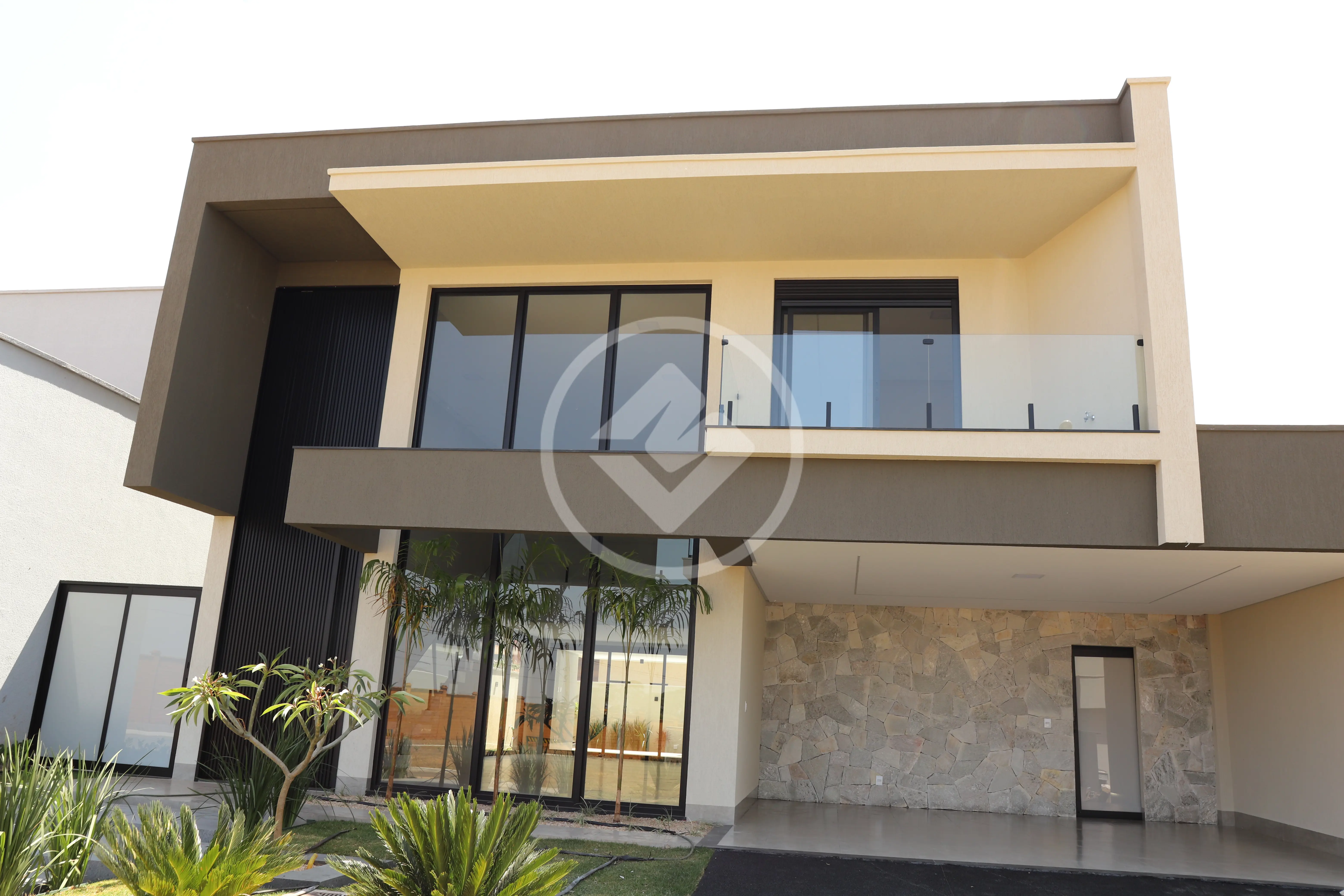 Casa à venda com 4 quartos, 300m² - Foto 1