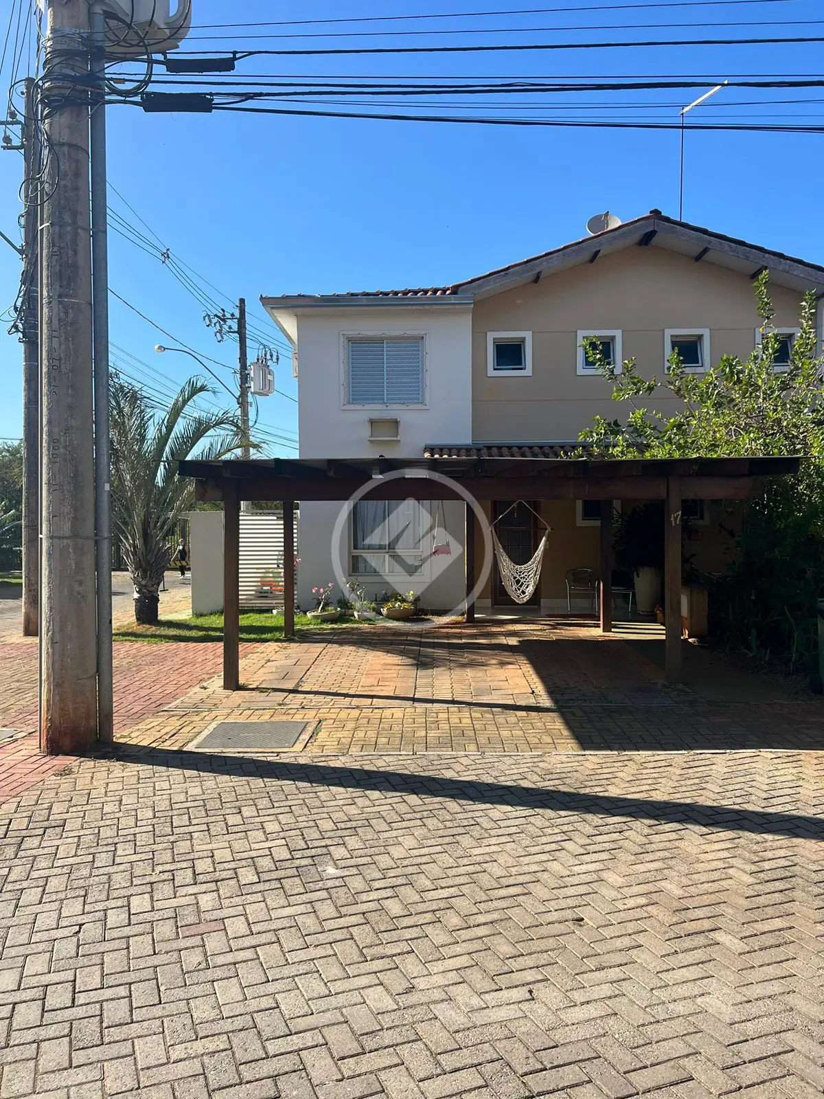 Casa à venda com 3 quartos, 110m² - Foto 1