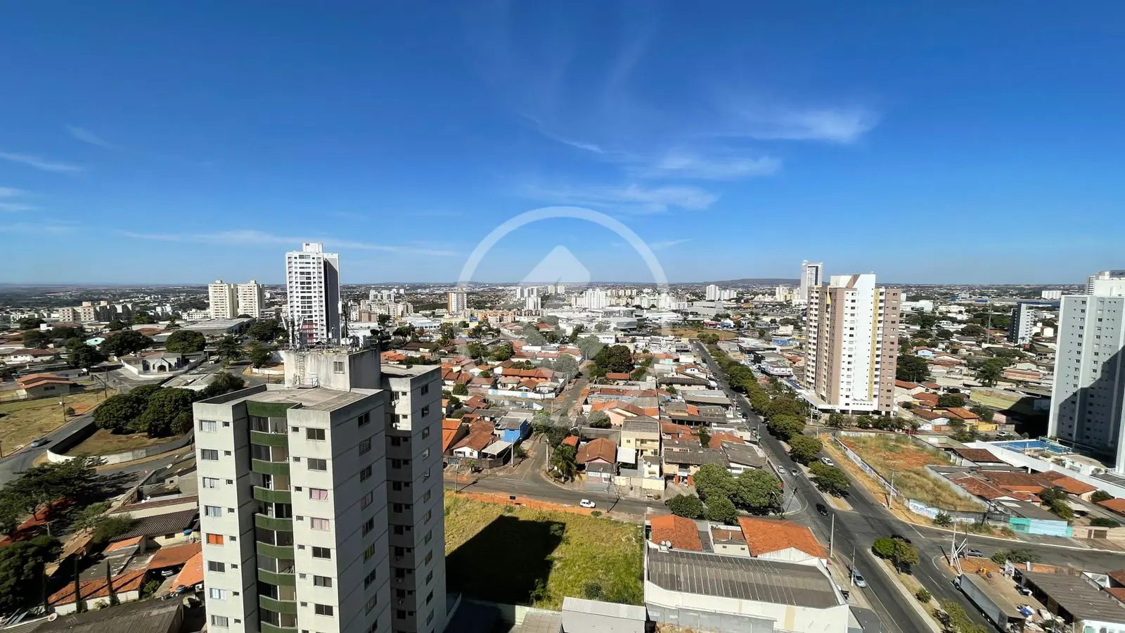 Apartamento à venda com 2 quartos, 64m² - Foto 2