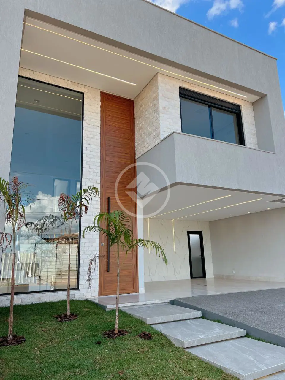 Casa à venda com 4 quartos, 234m² - Foto 1