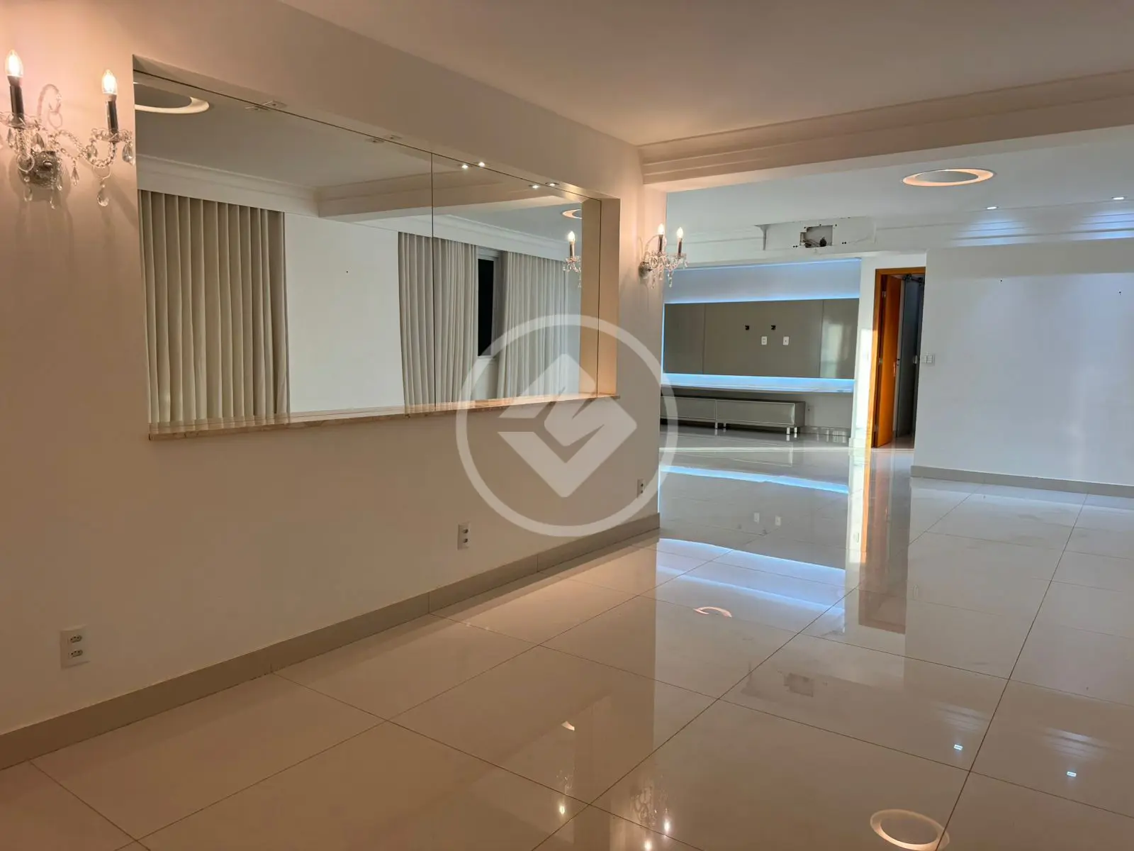 Apartamento à venda com 3 quartos, 169m² - Foto 3