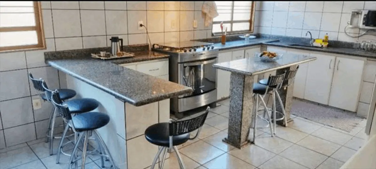 Sobrado à venda com 4 quartos, 300m² - Foto 2