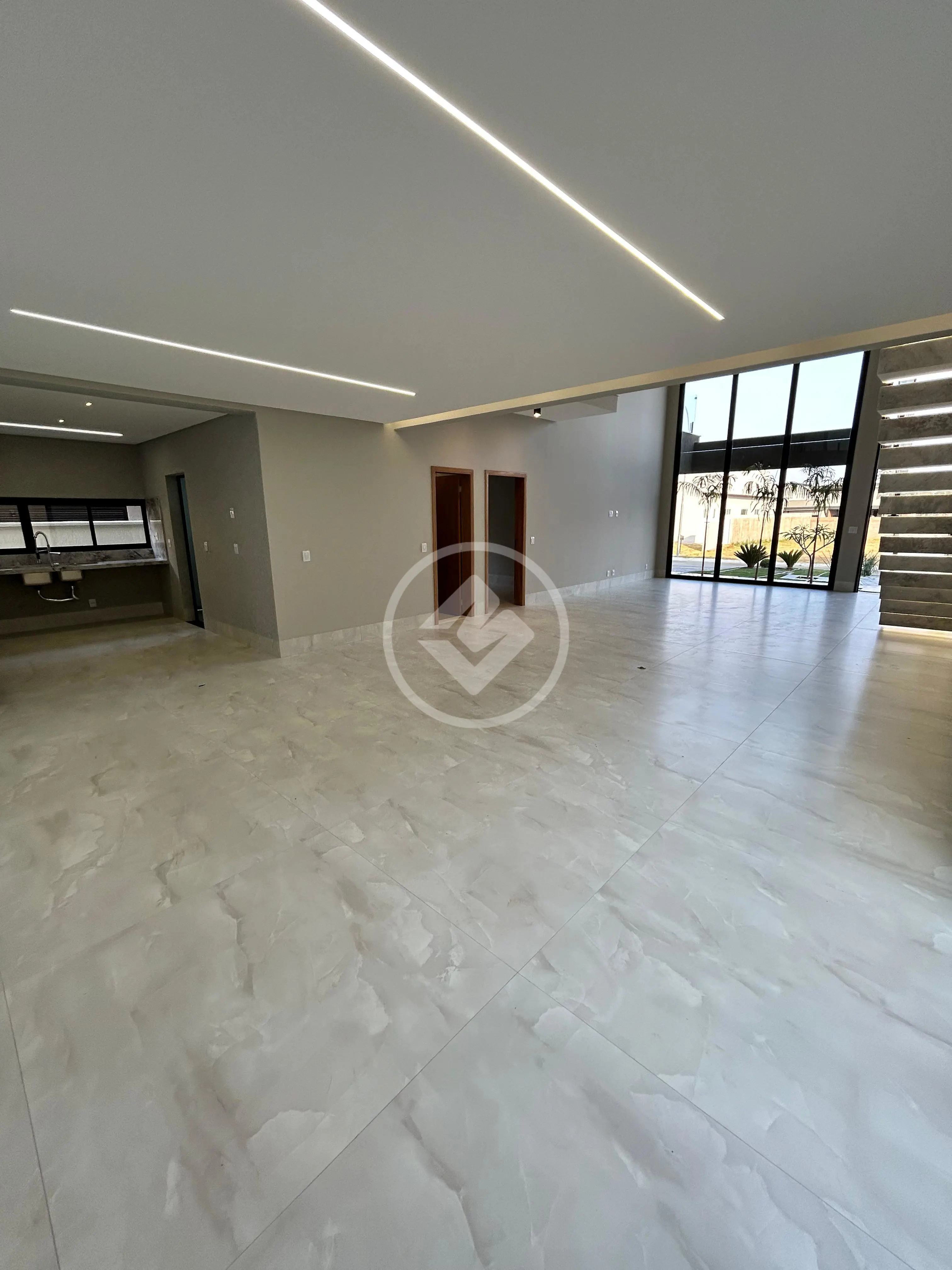 Casa à venda com 4 quartos, 300m² - Foto 3