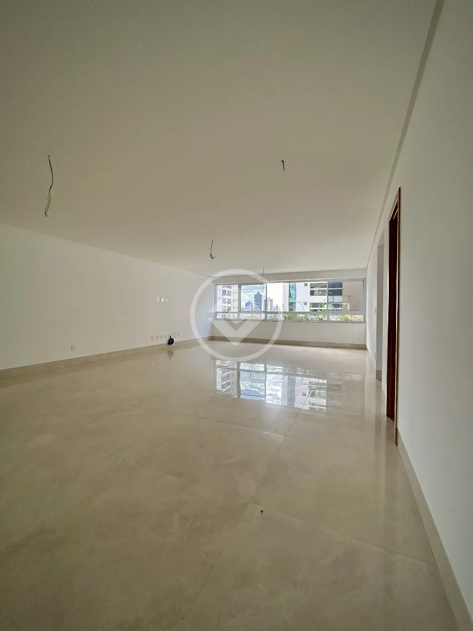 Apartamento à venda com 4 quartos, 256m² - Foto 4