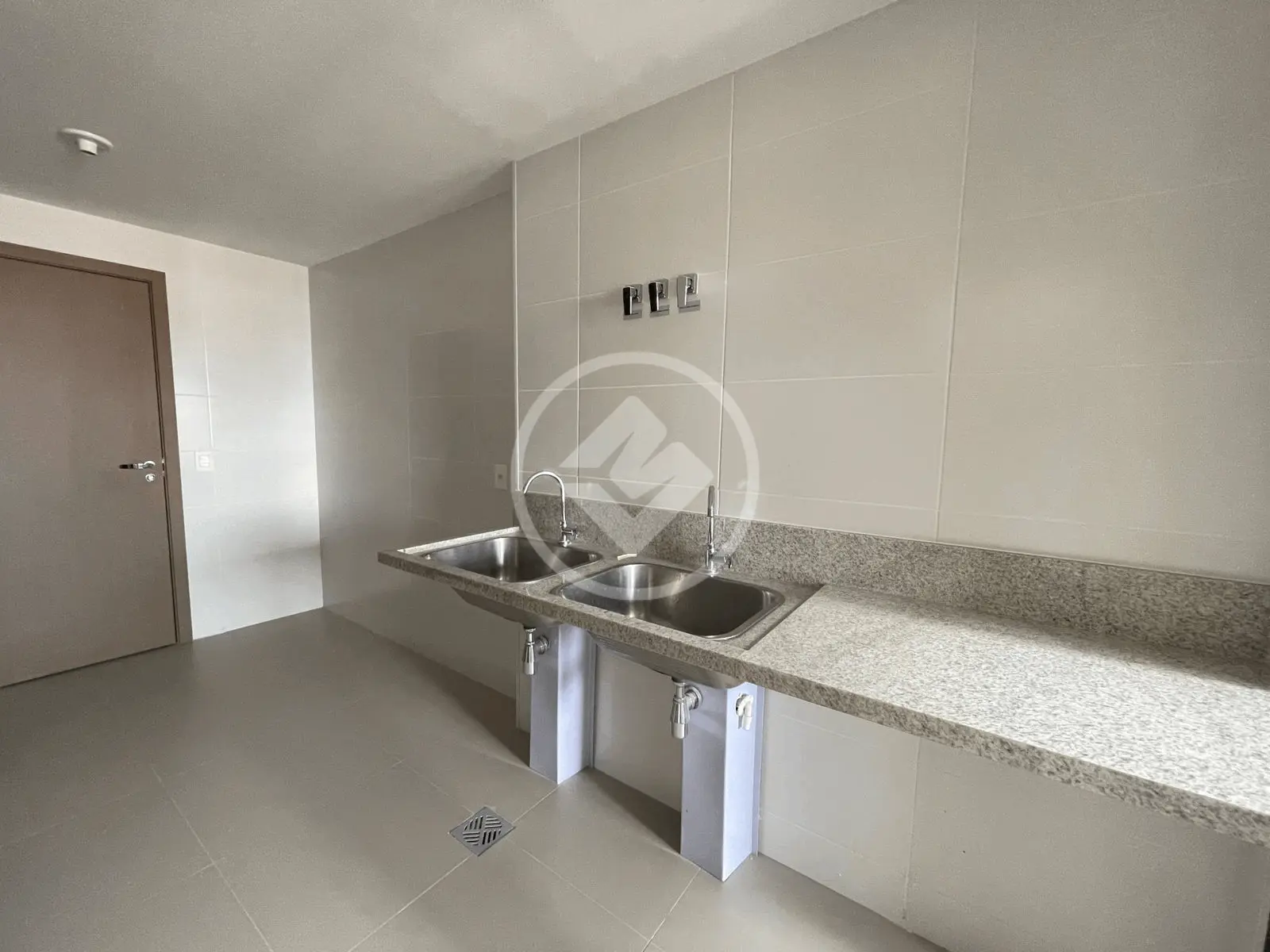 Apartamento à venda com 4 quartos, 222m² - Foto 5