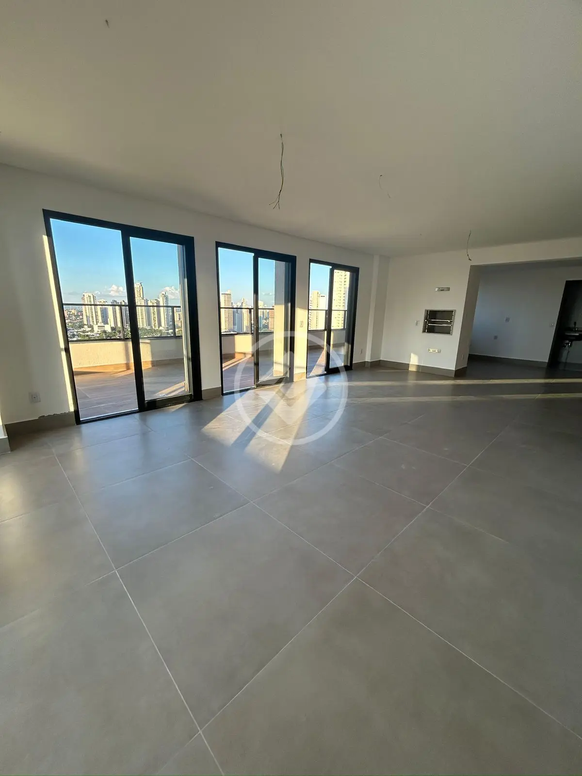 Apartamento à venda com 3 quartos, 235m² - Foto 4