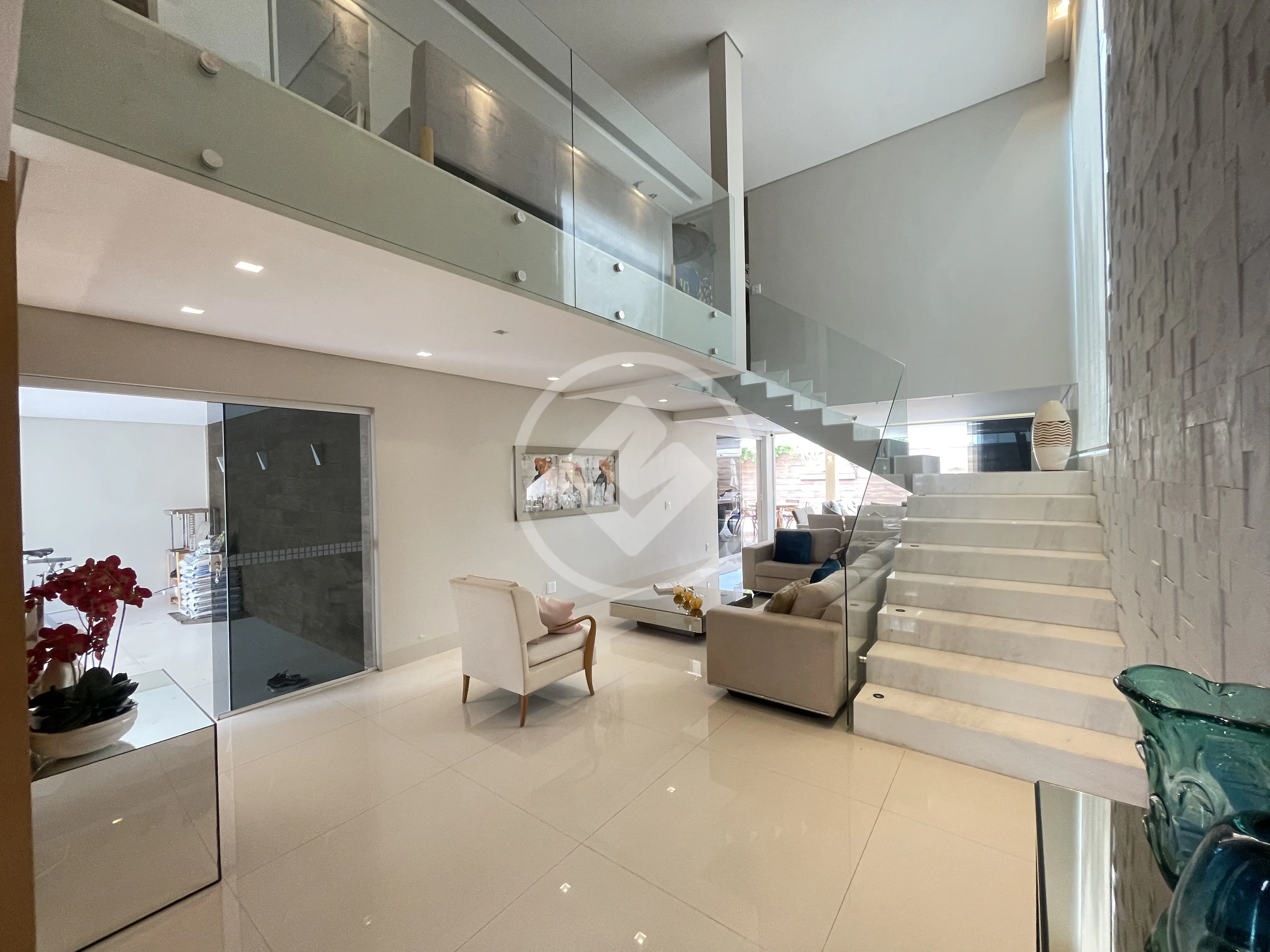 Casa à venda com 4 quartos, 317m² - Foto 1