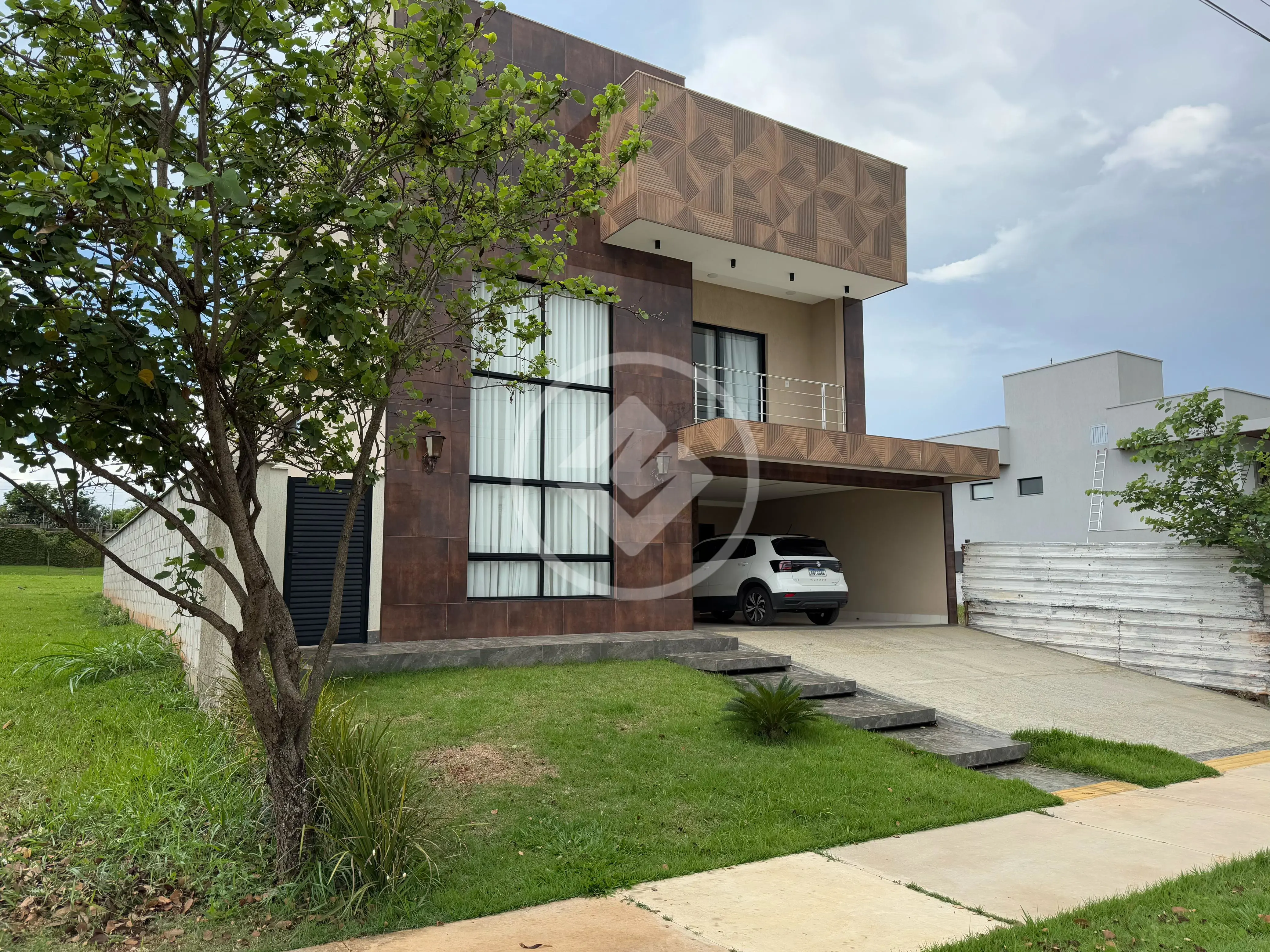 Casa à venda com 3 quartos, 259m² - Foto 1